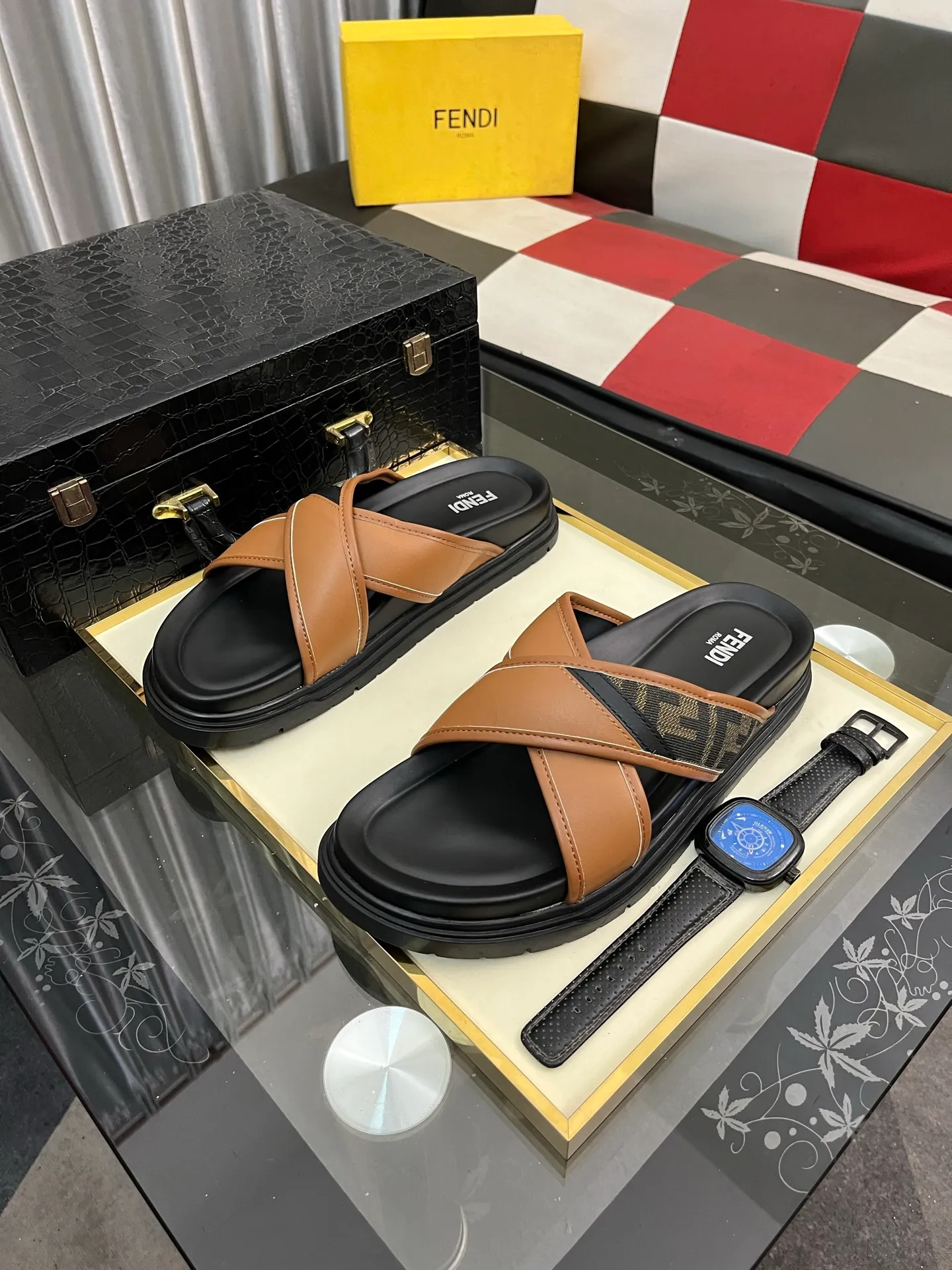 Men's men's shoes💰320⌚️⌚️FENDI Fendi slippers and sandals are shipped💄How can this summer be without the blessing of little monsters💄Original imported special hardware decorative pattern➕Original private model outsole! Details determine success or failure, good quality is not afraid of magnifying details! It feels super comfortable on your feet! This summer you need a pair of trendy, cool and comfortable sandals👣 Standard size: 38-443️⃣Colors available